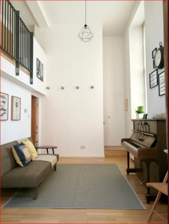 Central Mezzanine Apartment In Historic School Edinburgh Exterior photo